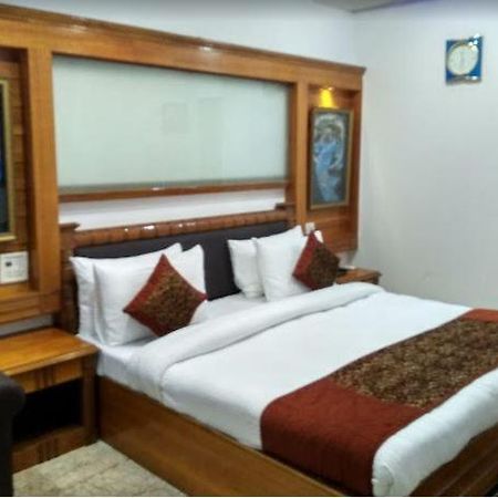 Tjs Royal Hotel Delhi Zewnętrze zdjęcie