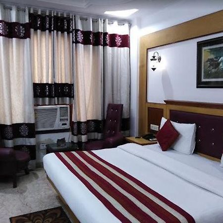 Tjs Royal Hotel Delhi Zewnętrze zdjęcie