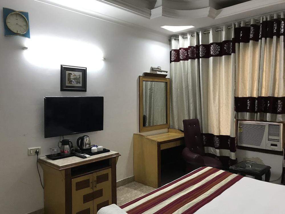 Tjs Royal Hotel Delhi Zewnętrze zdjęcie