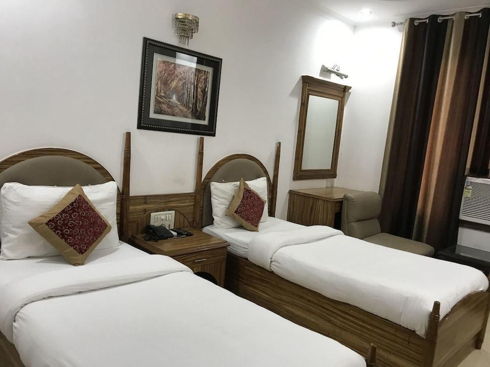 Tjs Royal Hotel Delhi Zewnętrze zdjęcie